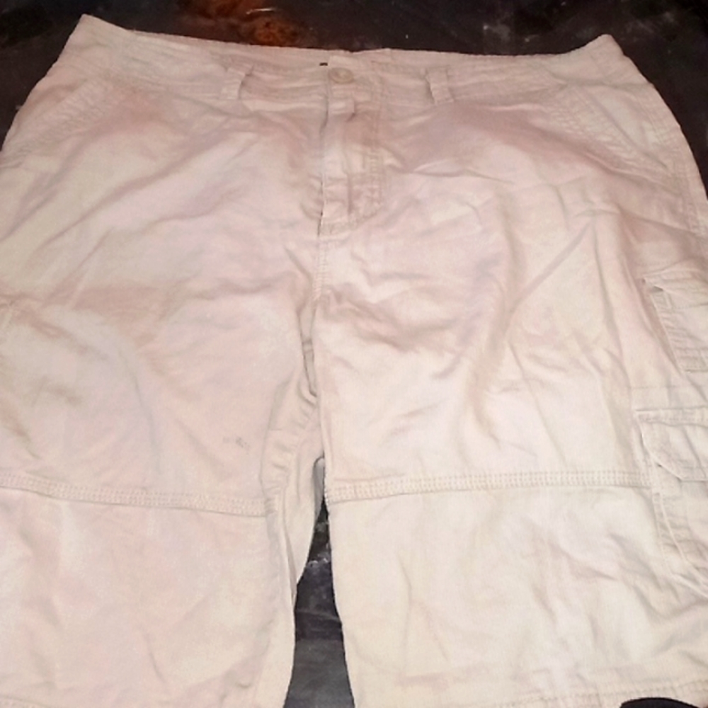 Airwalk Khaki and white striped multi pocket cargo like new size 36 retail $30